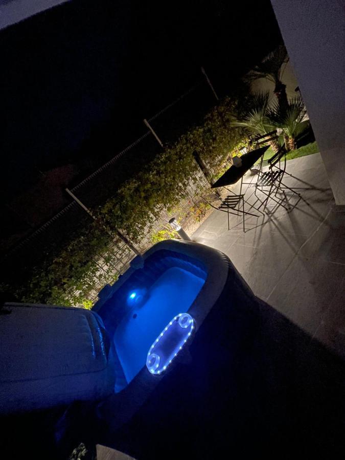 Appartement De Caractere Avec Jacuzzi Fréjus Exterior foto