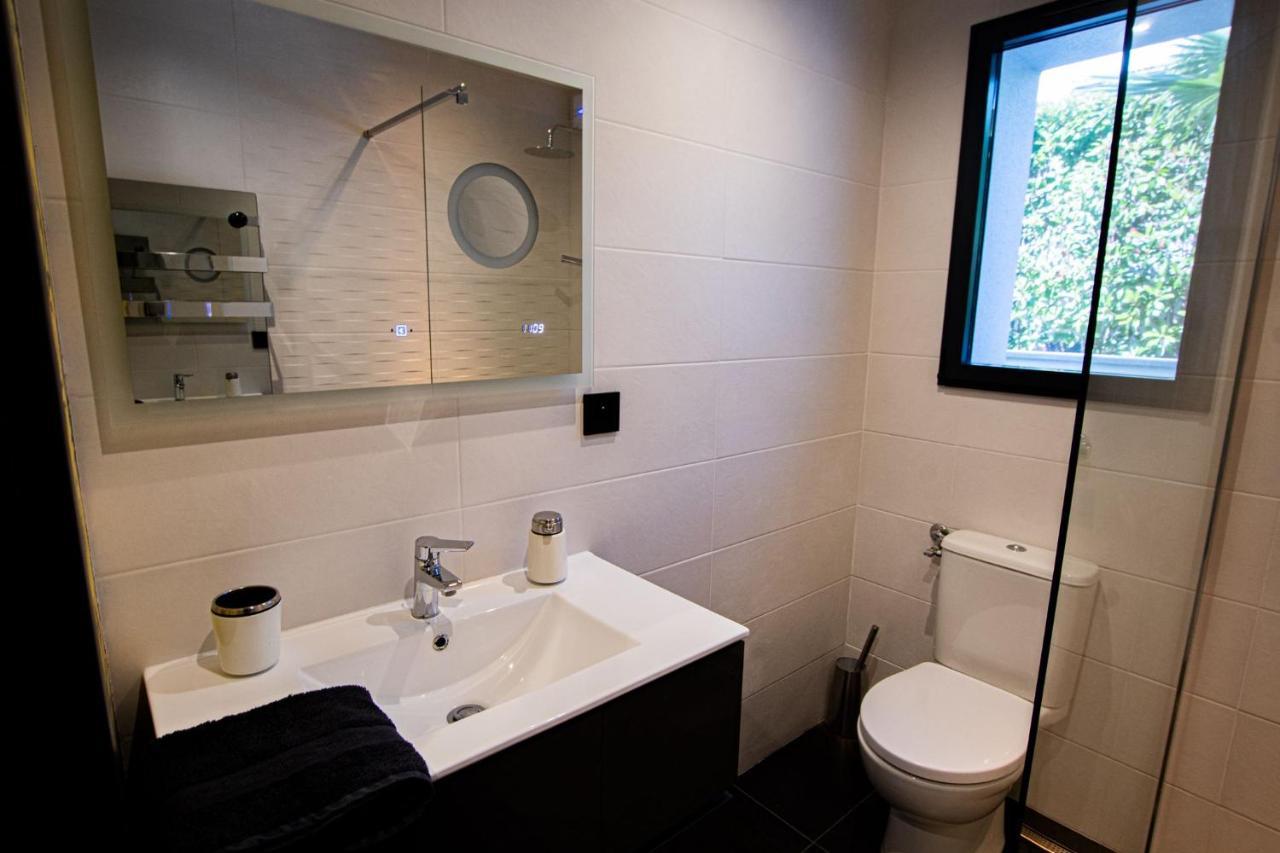 Appartement De Caractere Avec Jacuzzi Fréjus Exterior foto