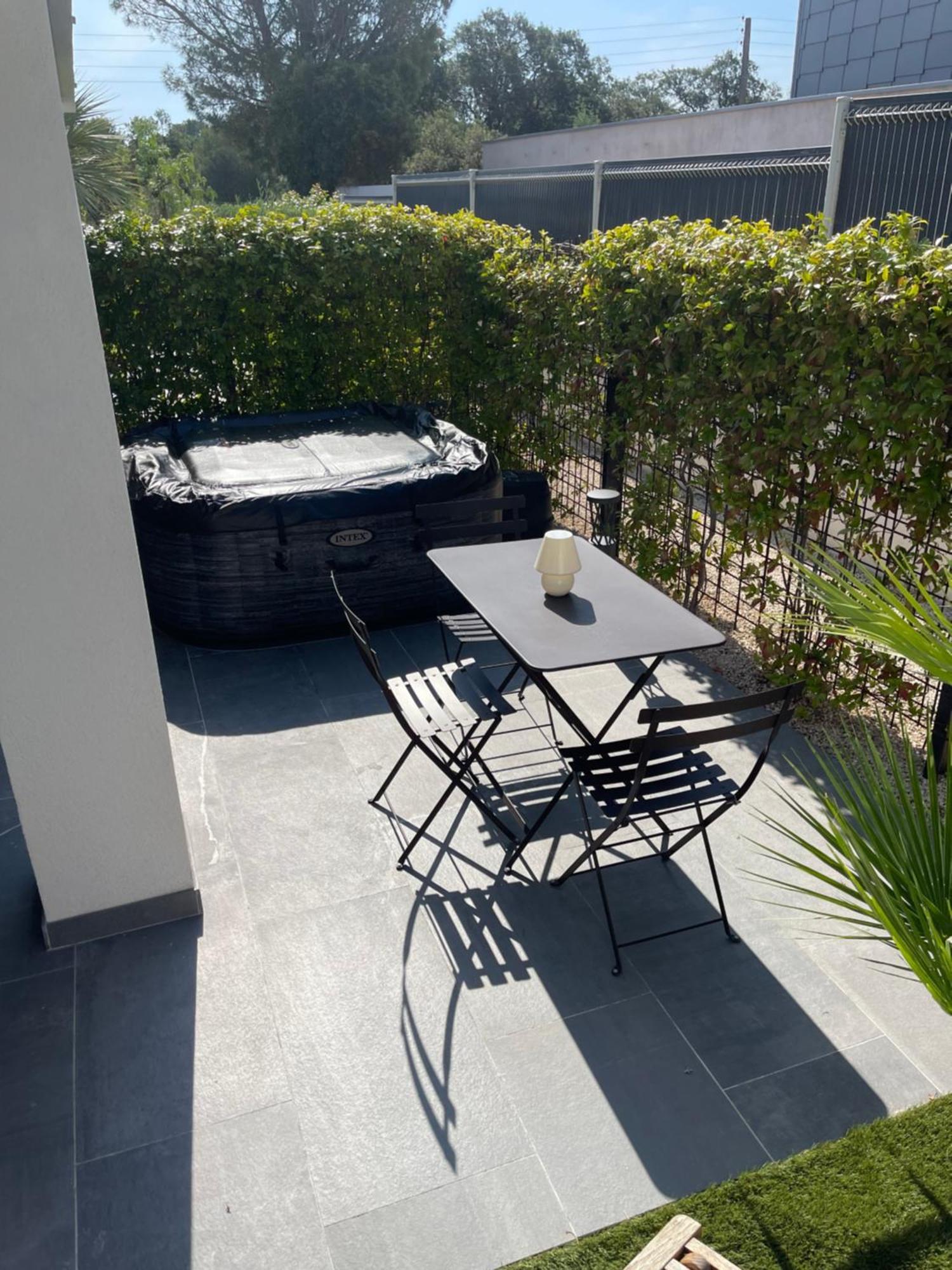 Appartement De Caractere Avec Jacuzzi Fréjus Exterior foto